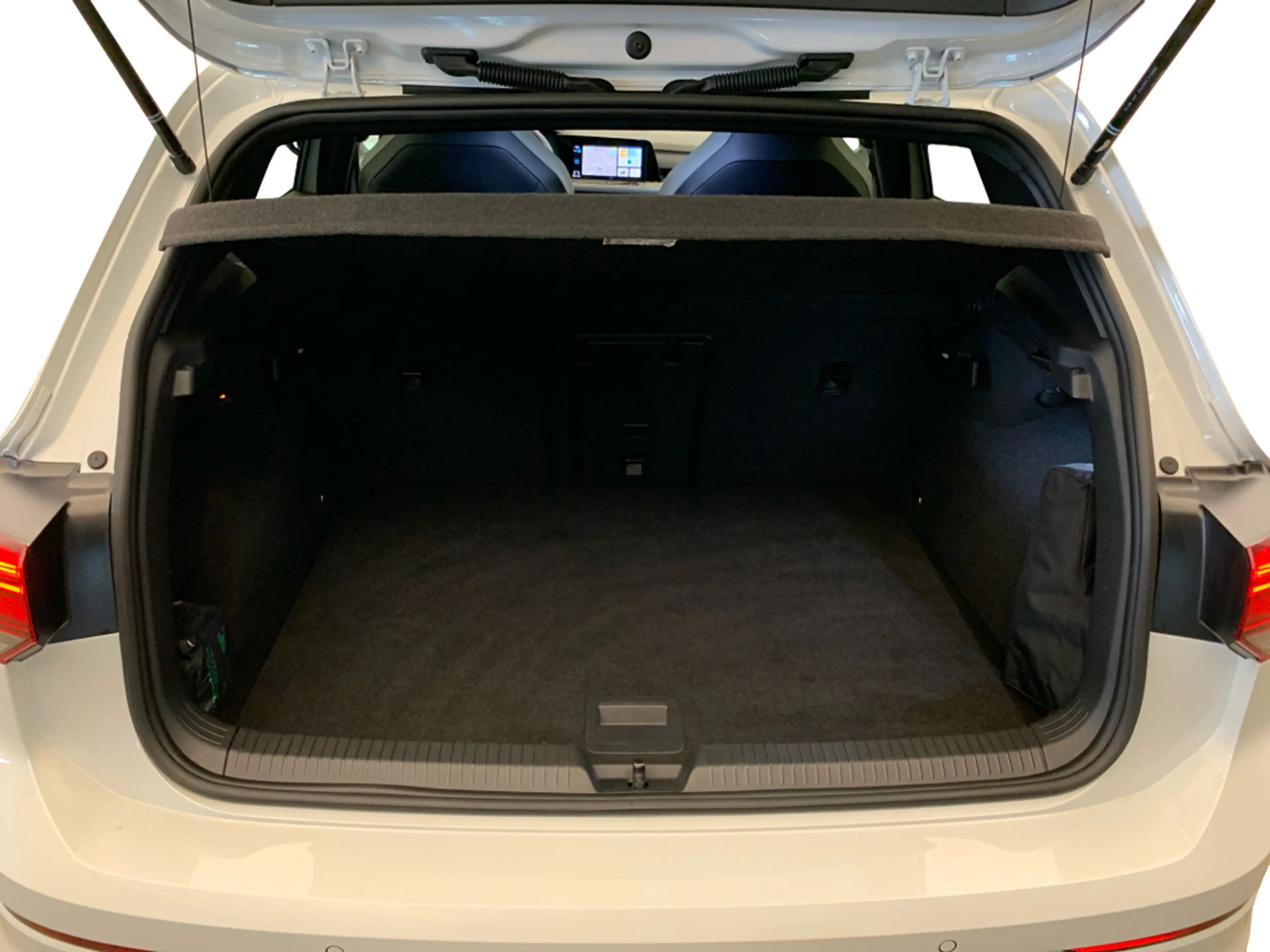 Volkswagen Golf VIII R-Line 2.0 TSI DSG 4M *AHK*PANO*ACC* — photo 9