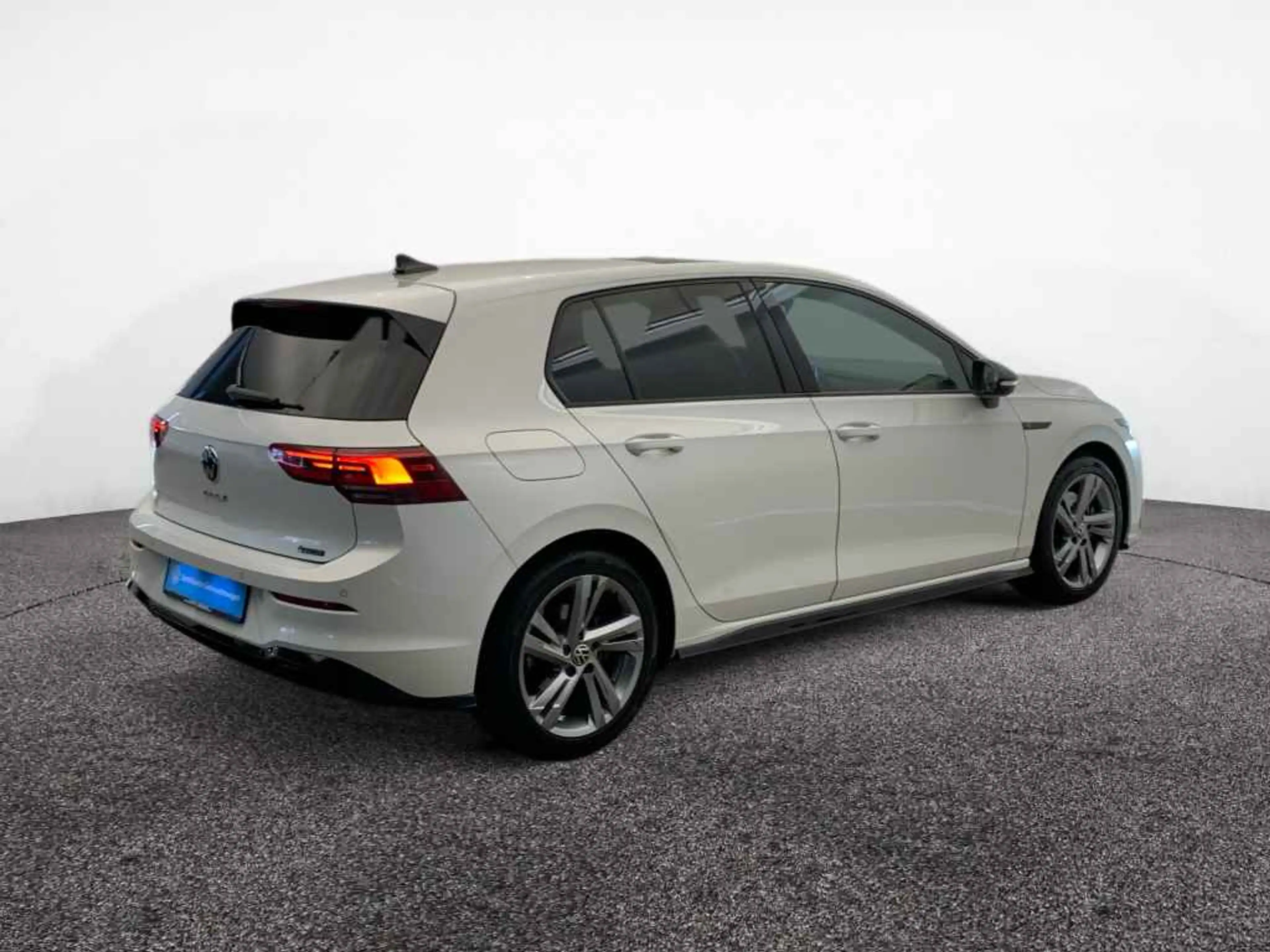 Volkswagen Golf VIII R-Line 2.0 TSI DSG 4M *AHK*PANO*ACC* — photo 7