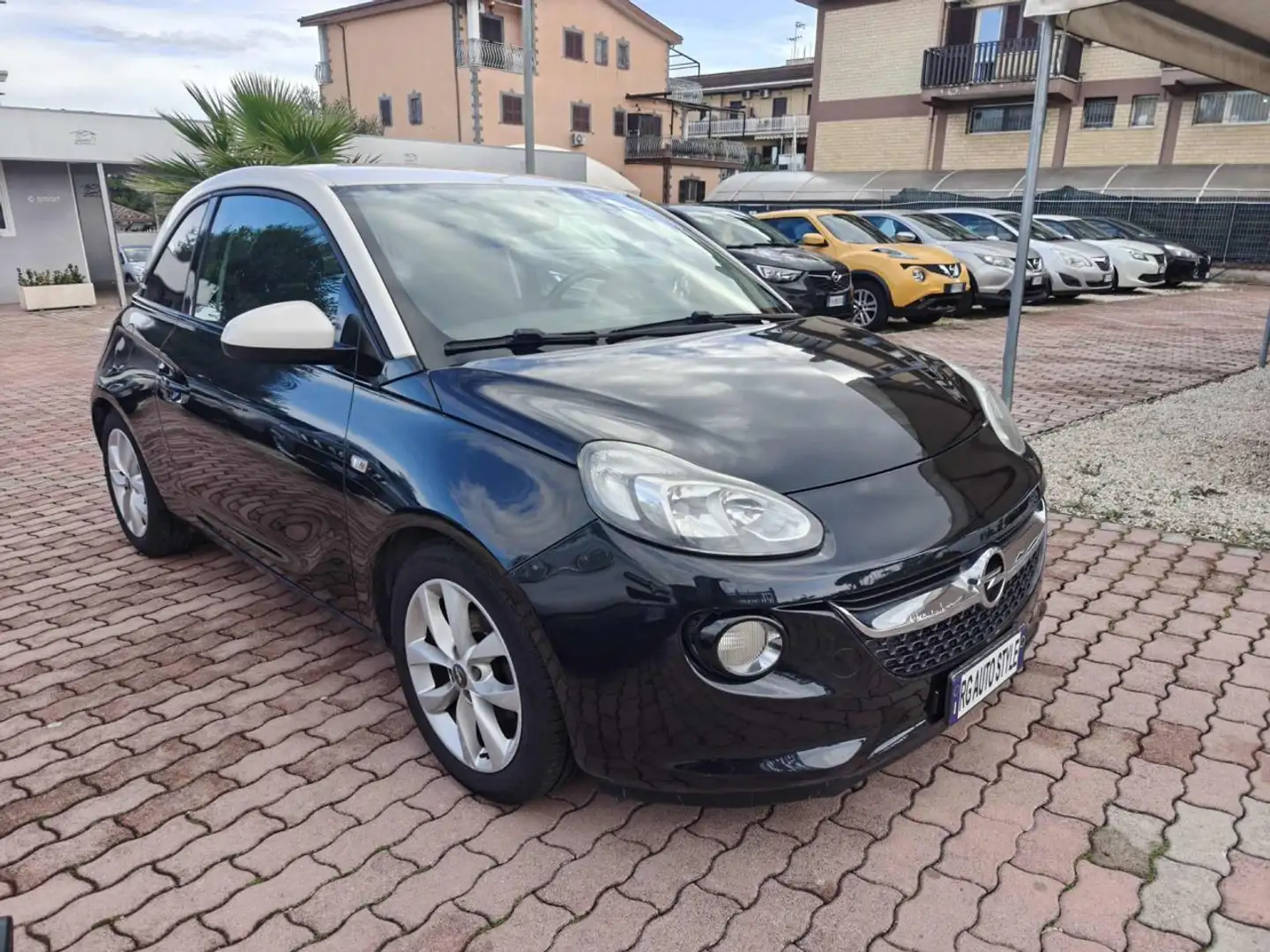 Opel Adam 1.2 70 CV Glam Schwarz - 1