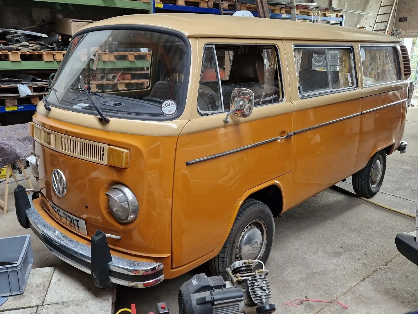 Volkswagen T2 T2b Deluxe Luxusbus Бежевий - 2
