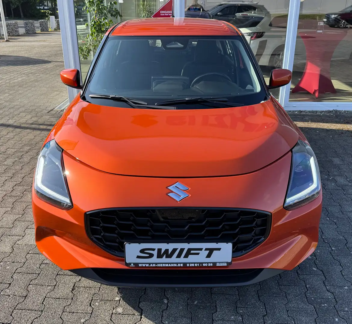 Suzuki Swift 1.2 Club ALLGRIP Hybrid NAVI KAMERA LED Tempomat Oranje - 2
