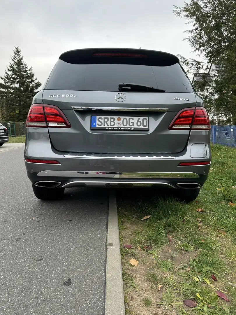 Mercedes-Benz GLE 500 GLE 500 e 4Matic (166.063) Šedá - 2