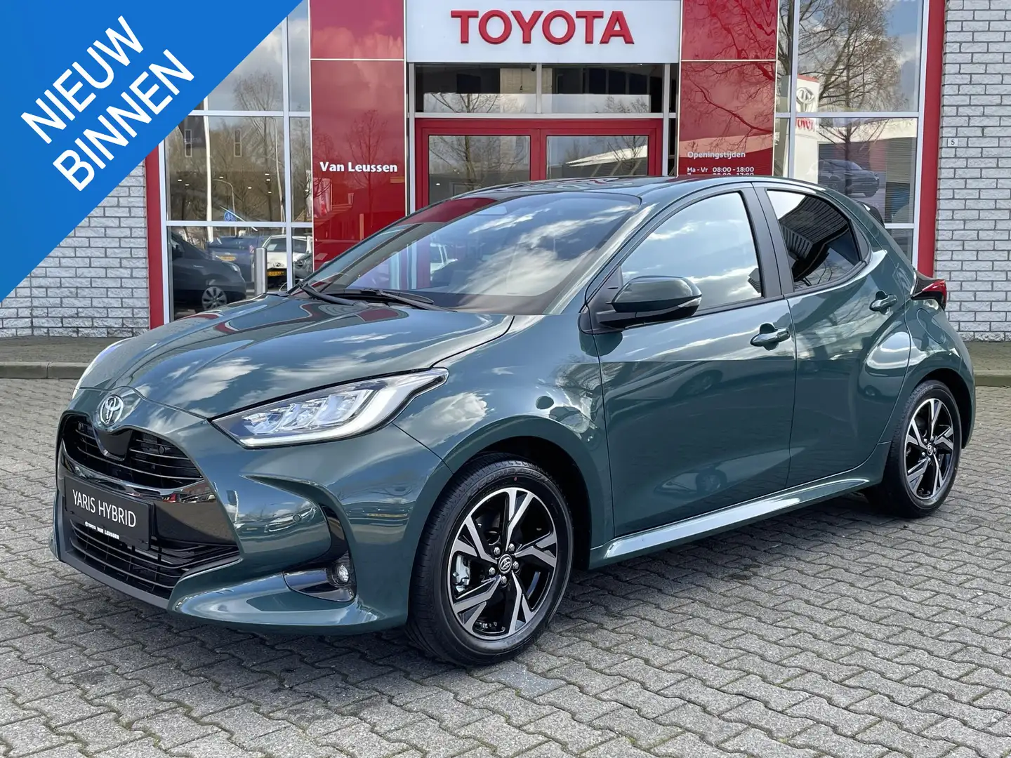 Toyota Yaris HYBRID 115 DYNAMIC NL-AUTO 2025-MODEL NIEUW EN DIR Groen - 1