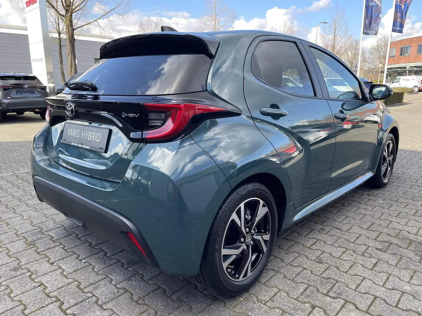 Toyota Yaris HYBRID 115 DYNAMIC NL-AUTO 2025-MODEL NIEUW EN DIR Groen - 2
