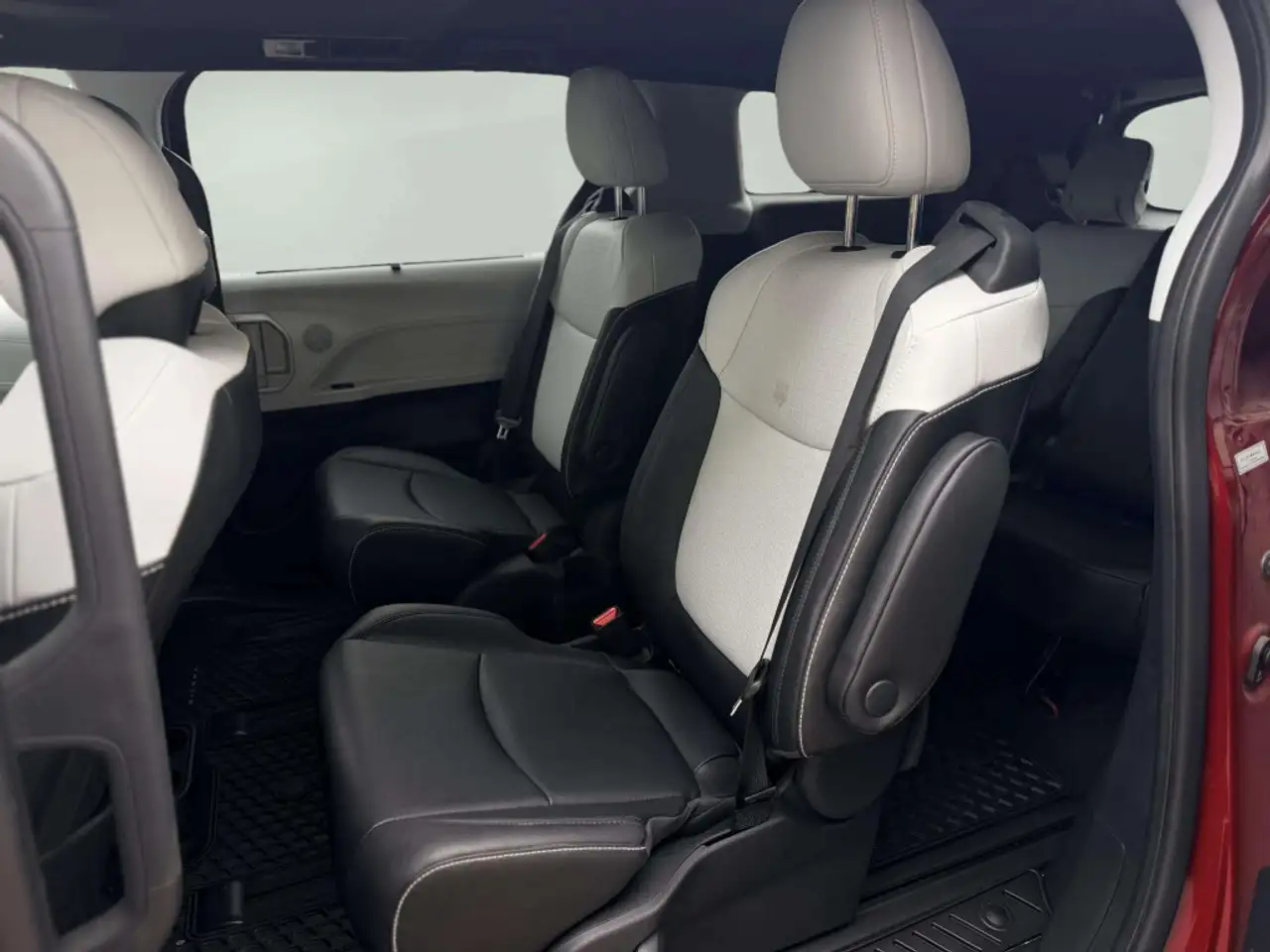 Toyota Sienna снимка Toyota Sienna