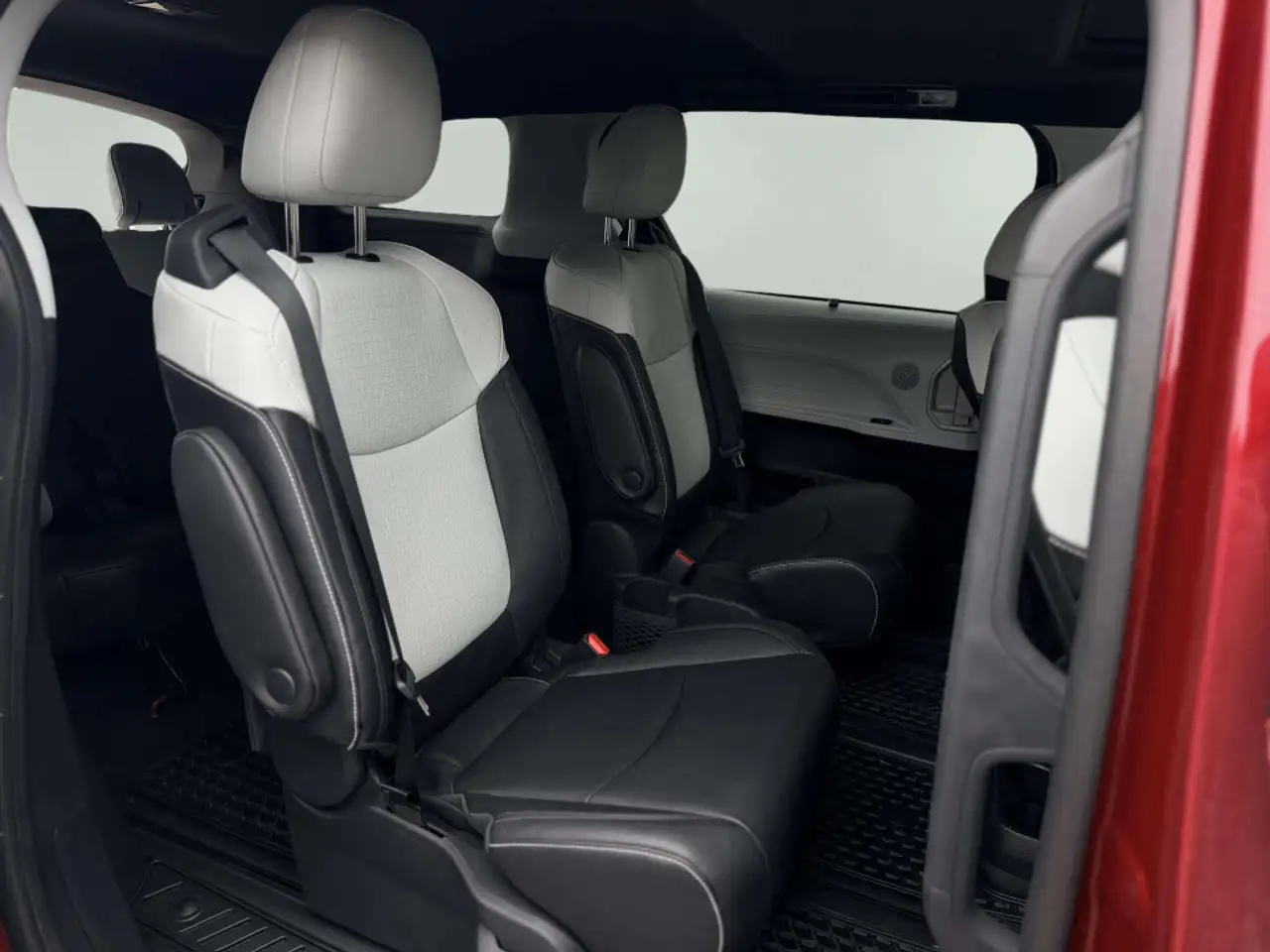 Toyota Sienna снимка Toyota Sienna