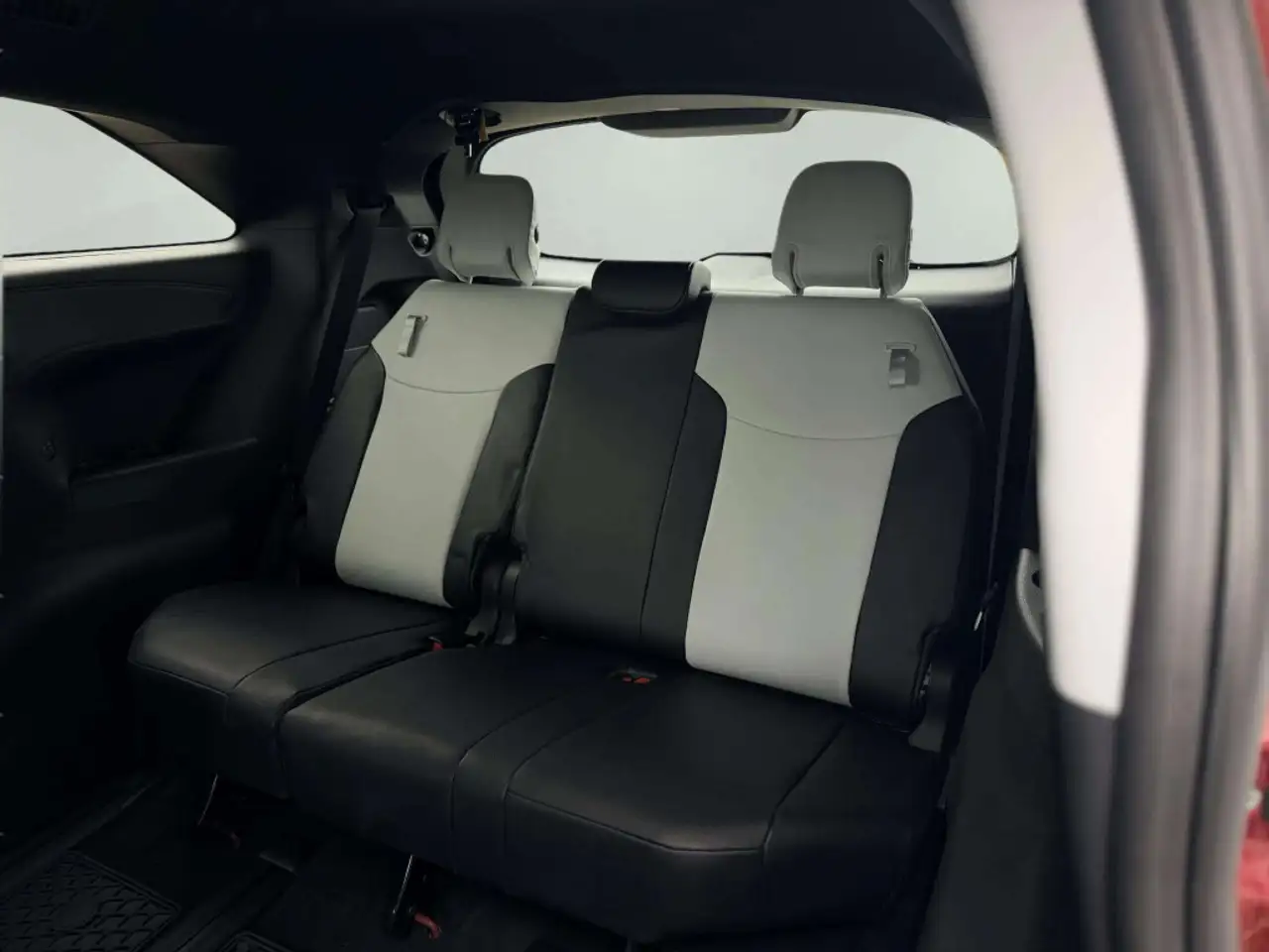 Toyota Sienna снимка Toyota Sienna