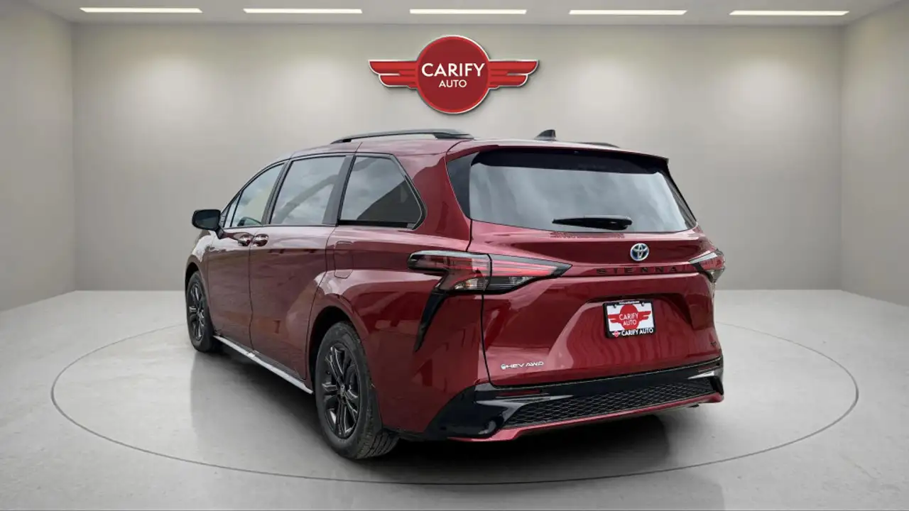 Toyota Sienna снимка Toyota Sienna