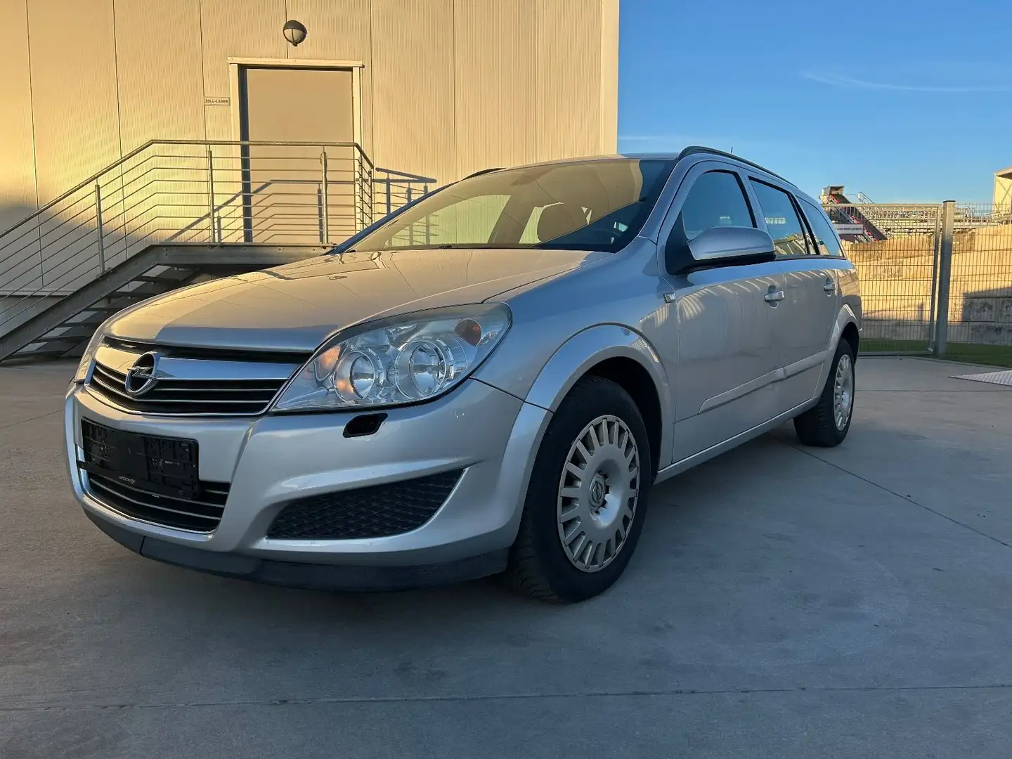 Opel Astra 1.7 CDTI CARAVAN 1 HAND*TÜV 5-2026*KLIMA* Silber - 1