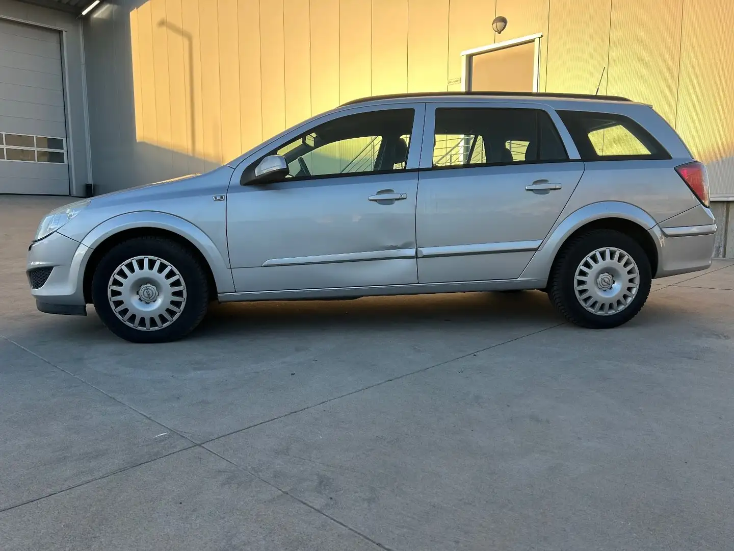 Opel Astra 1.7 CDTI CARAVAN 1 HAND*TÜV 5-2026*KLIMA* Silber - 2