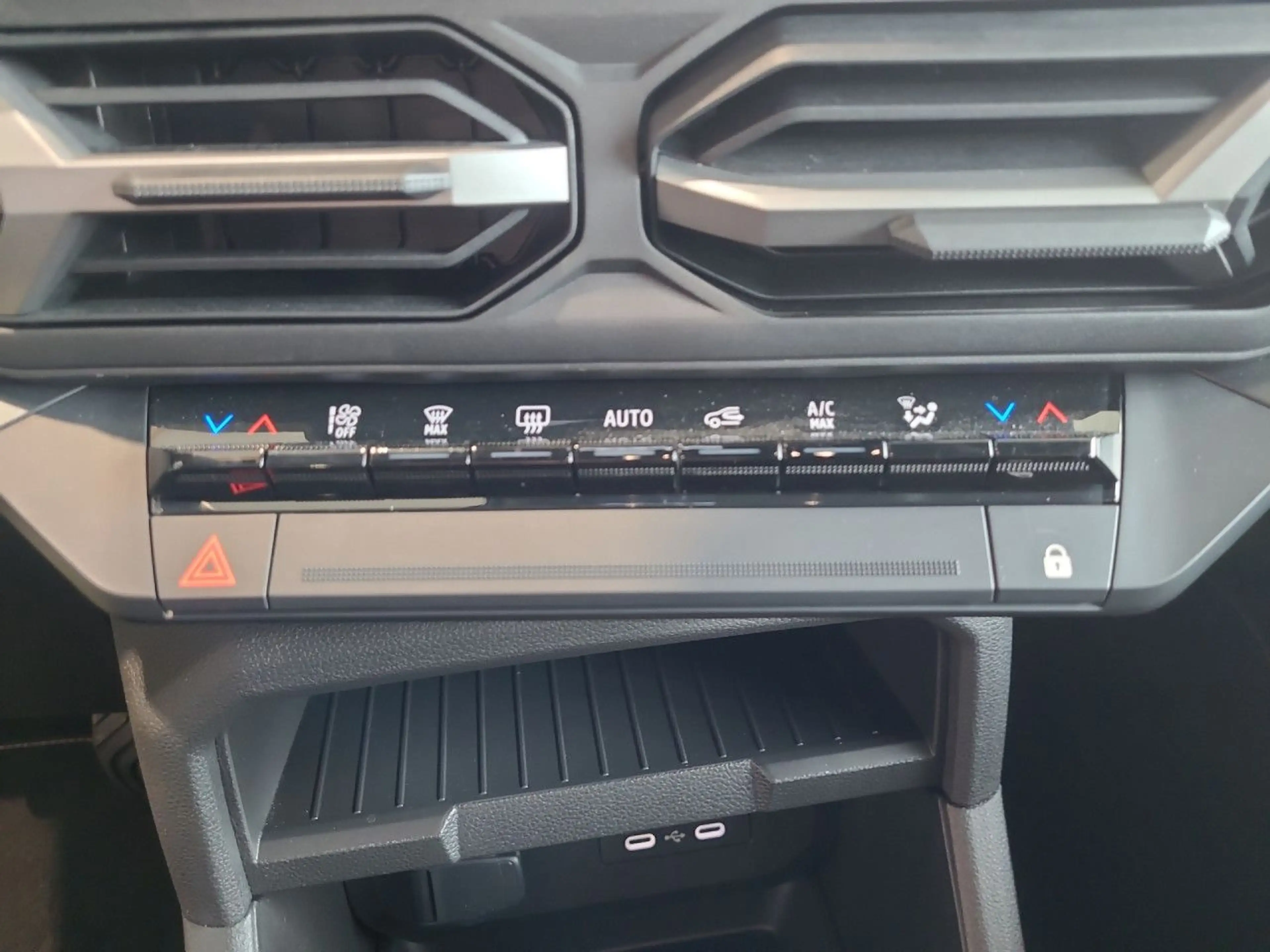 Dacia Bigster TCe 140 Expression Bluetooth LED Klima — photo 22