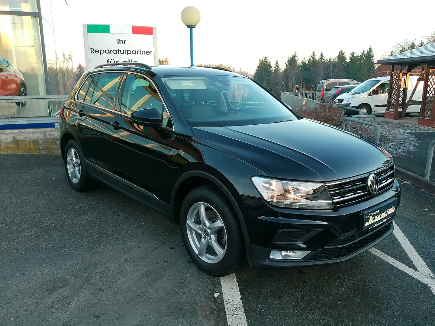 Volkswagen Tiguan 1,4 TSI Comfortline Schwarz - 1