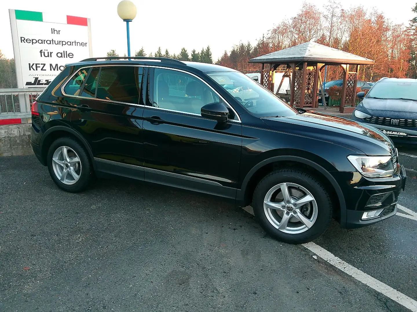 Volkswagen Tiguan 1,4 TSI Comfortline Schwarz - 2