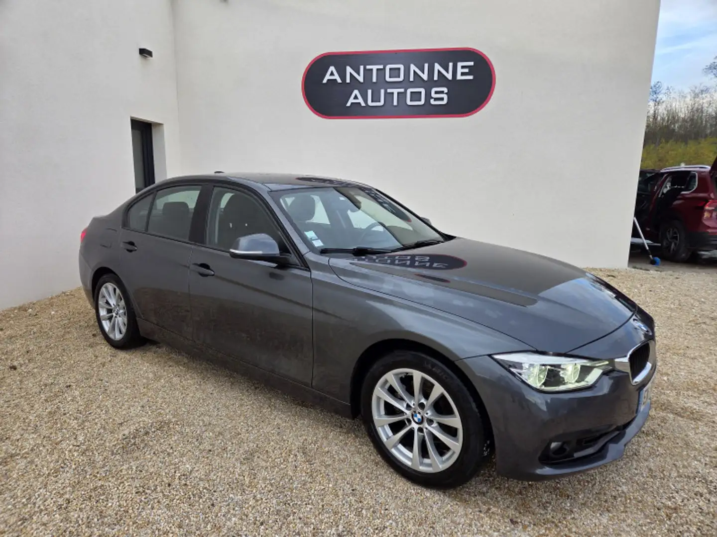 BMW 318 (F30) 318DA 150CH LOUNGE PLUS Gris - 1