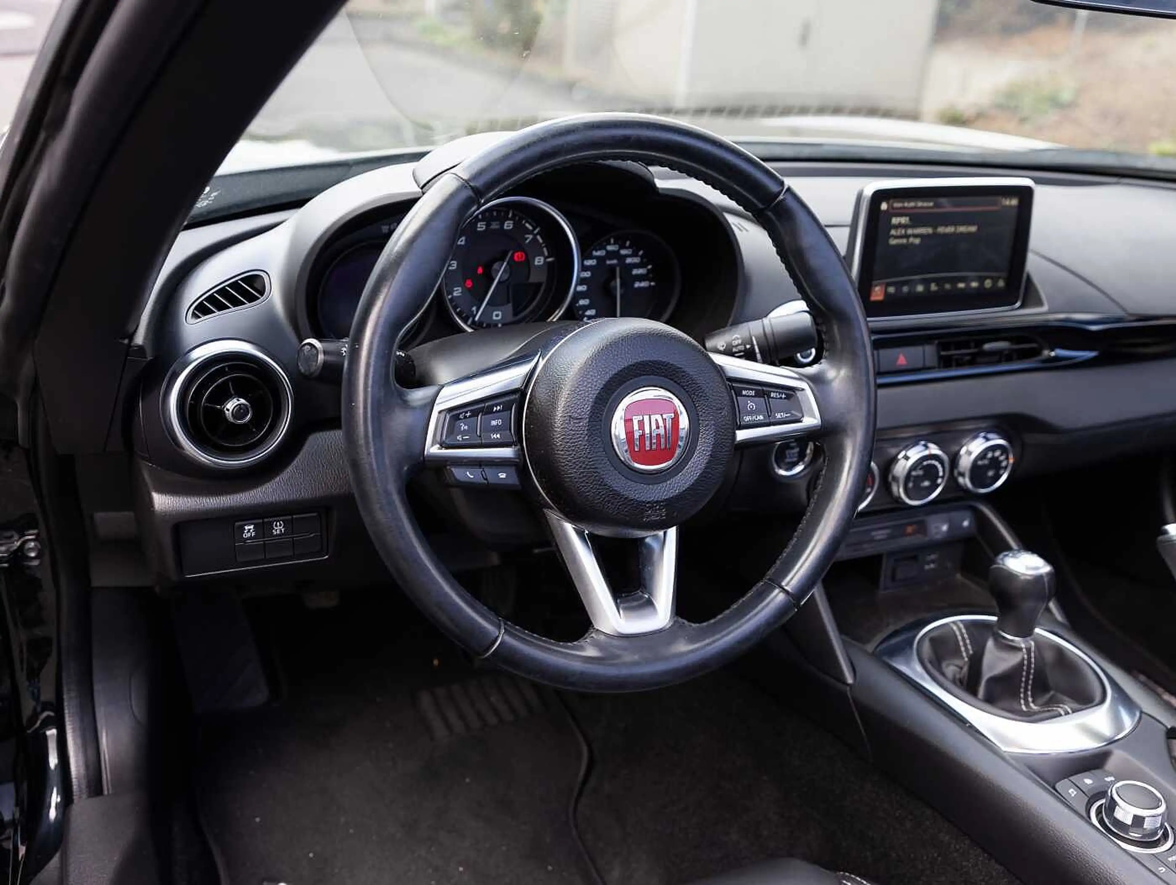 Fiat 124 Spider 1.4 MultiAir Turbo Lusso — photo 14