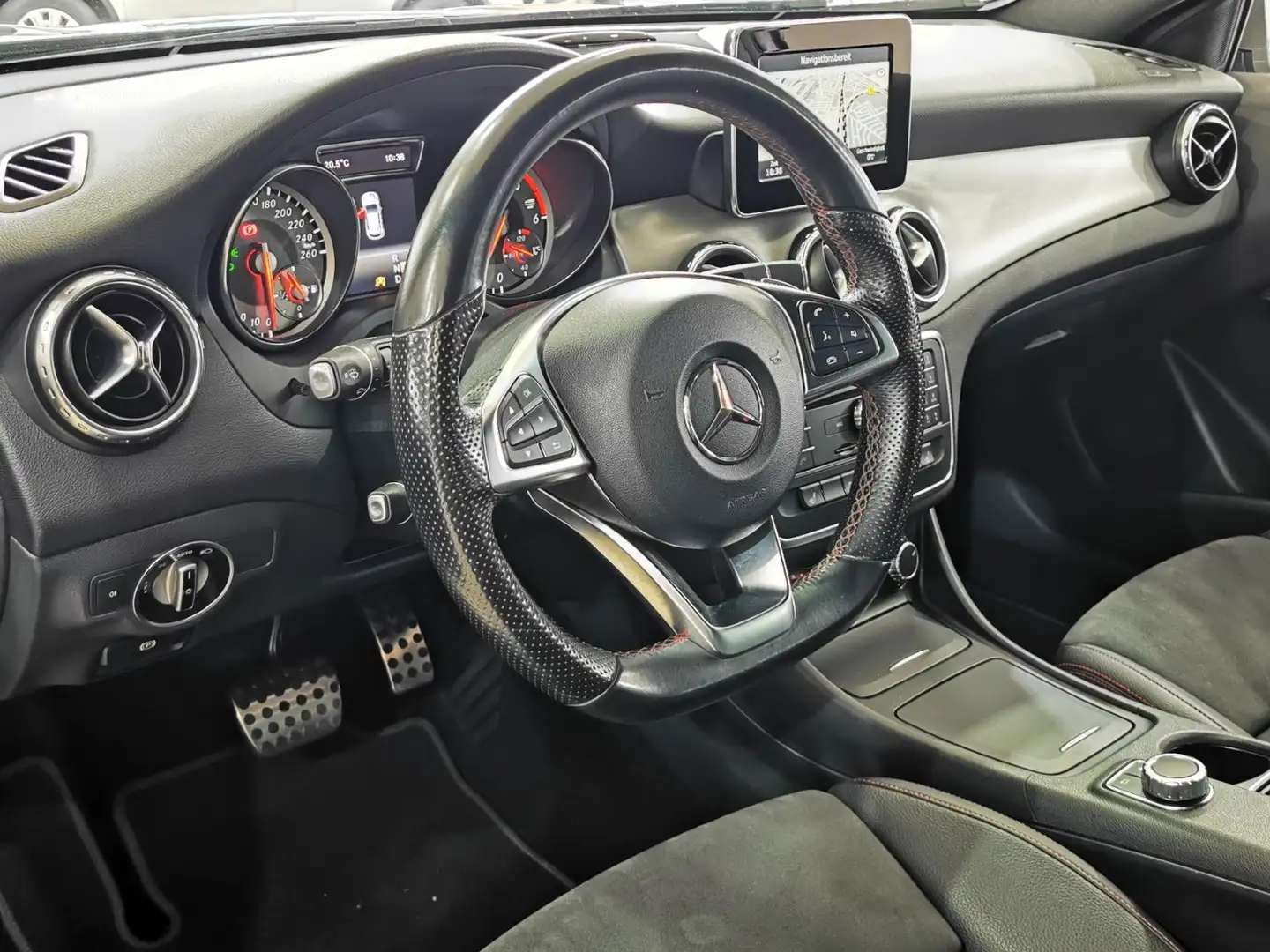 Mercedes-Benz GLA 200 GLA200 | AMG | LED | NAV + [12M GARANTIE] Grau - 2