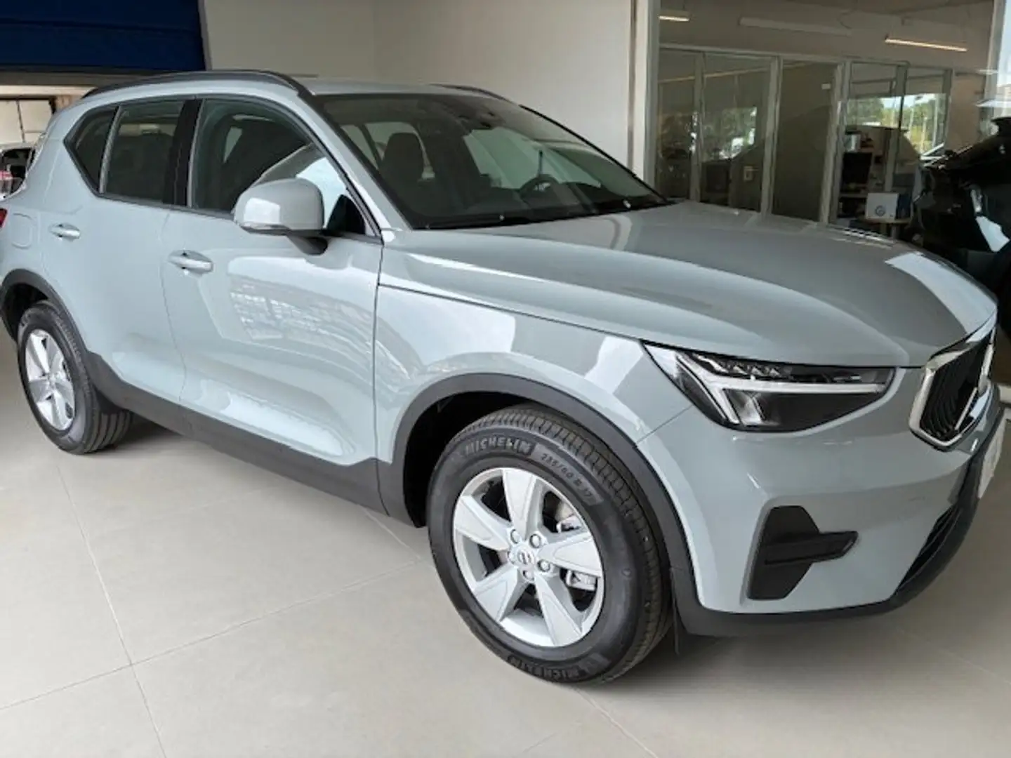 Volvo XC40 B3 Essential AUT - Offerta speciale! Grigio - 2