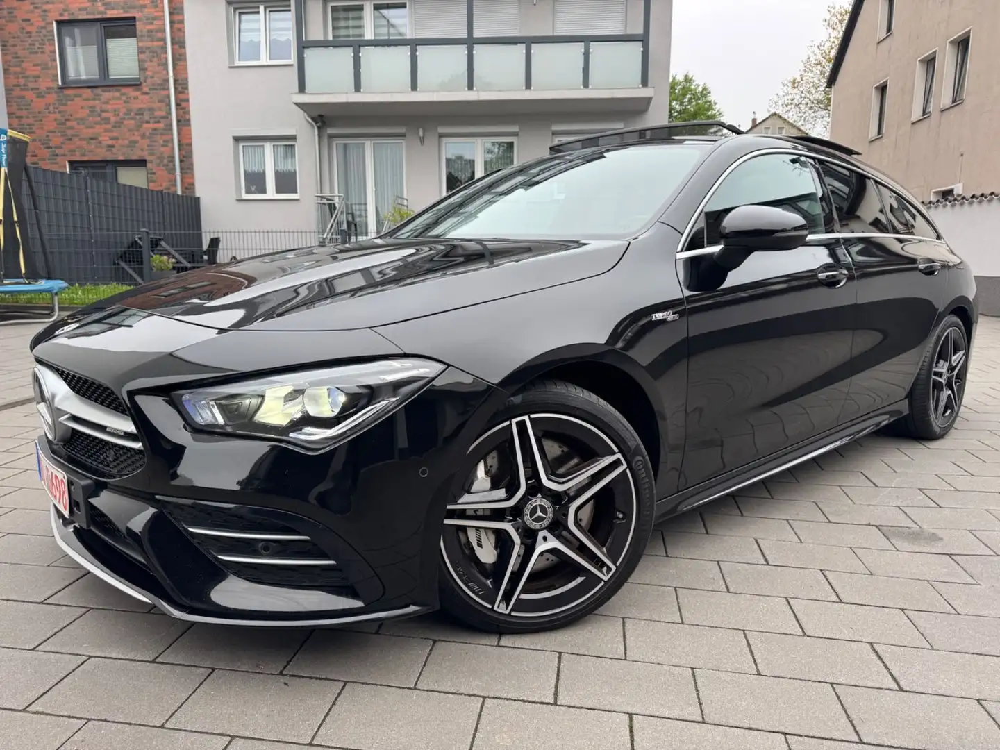 Mercedes-Benz CLA 35 AMG Shooting Brake 4Matic*Panora*Facelift Black - 1