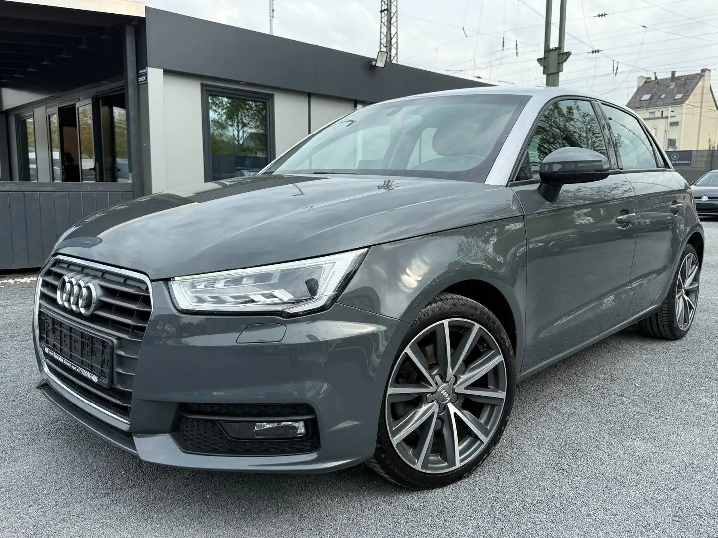 Audi A1 SPORTBACK MATRIX AUTOMATIK / NAVI /SHZ / PDC Grau - 2