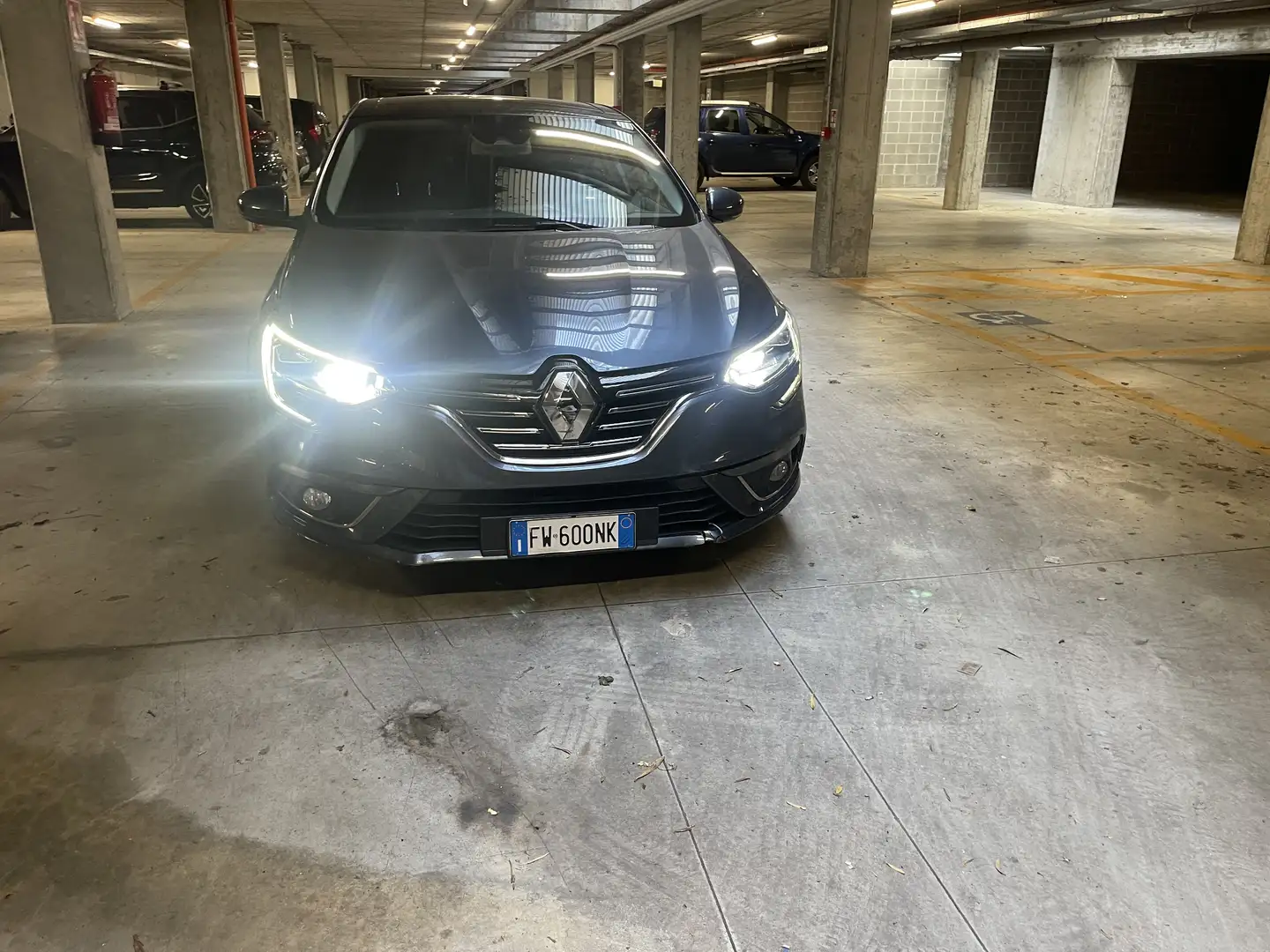 Renault Megane Grand Coupe 1.3 tce Executive 140cv edc fap Grigio - 2