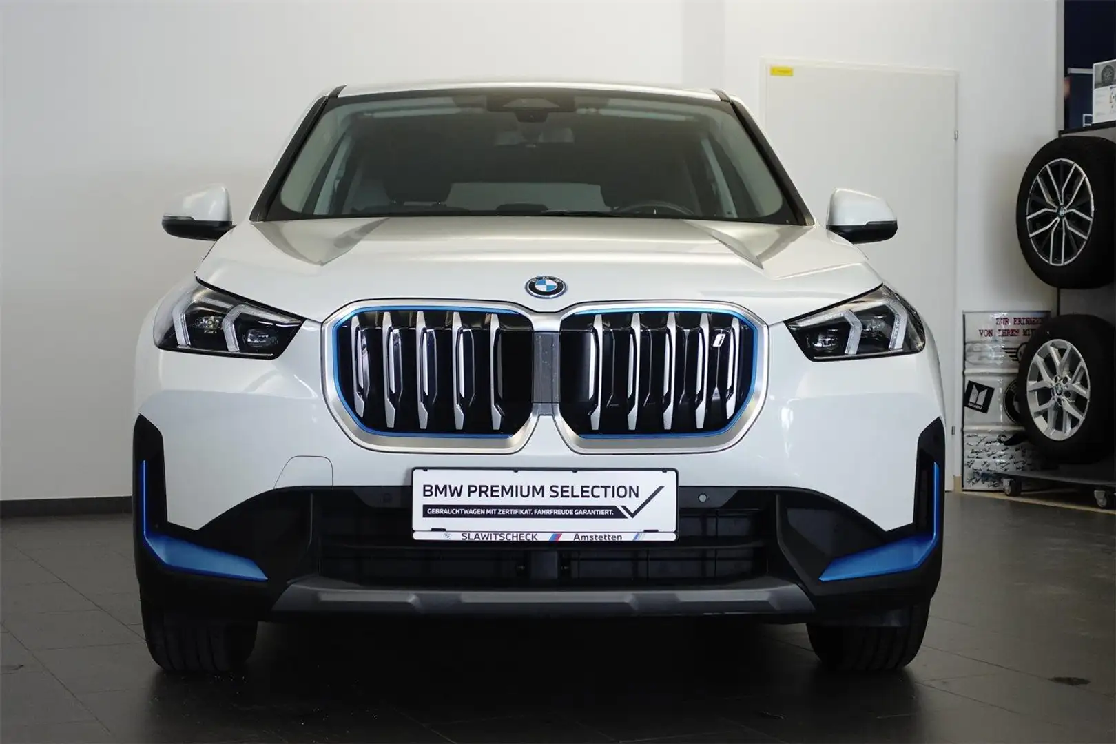 BMW iX1 xDrive30 U11 Blanc - 2