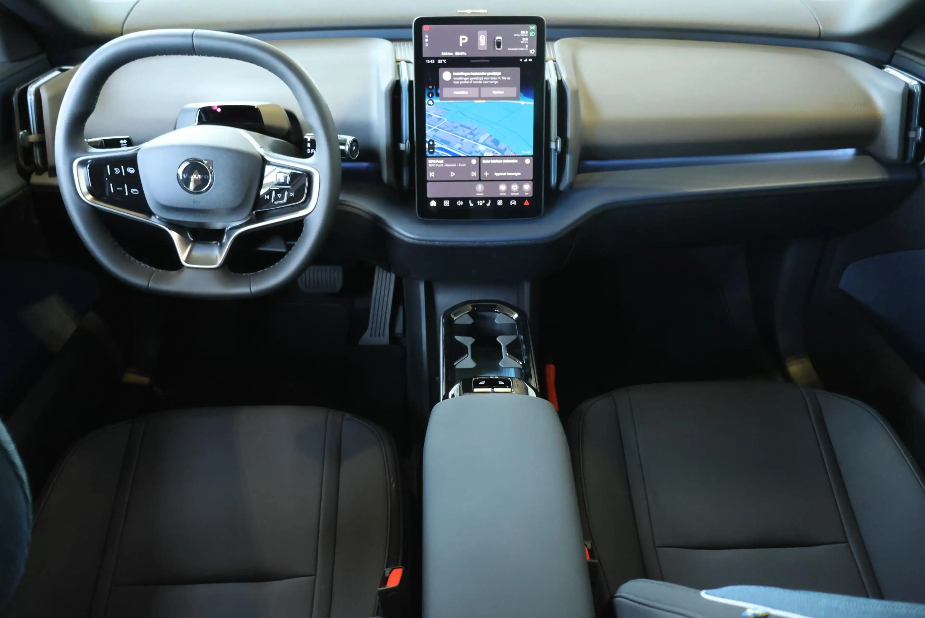 Volvo EX30 P5 Long Range Ultra Europa 69 kWh | Panoramadak | — photo 11