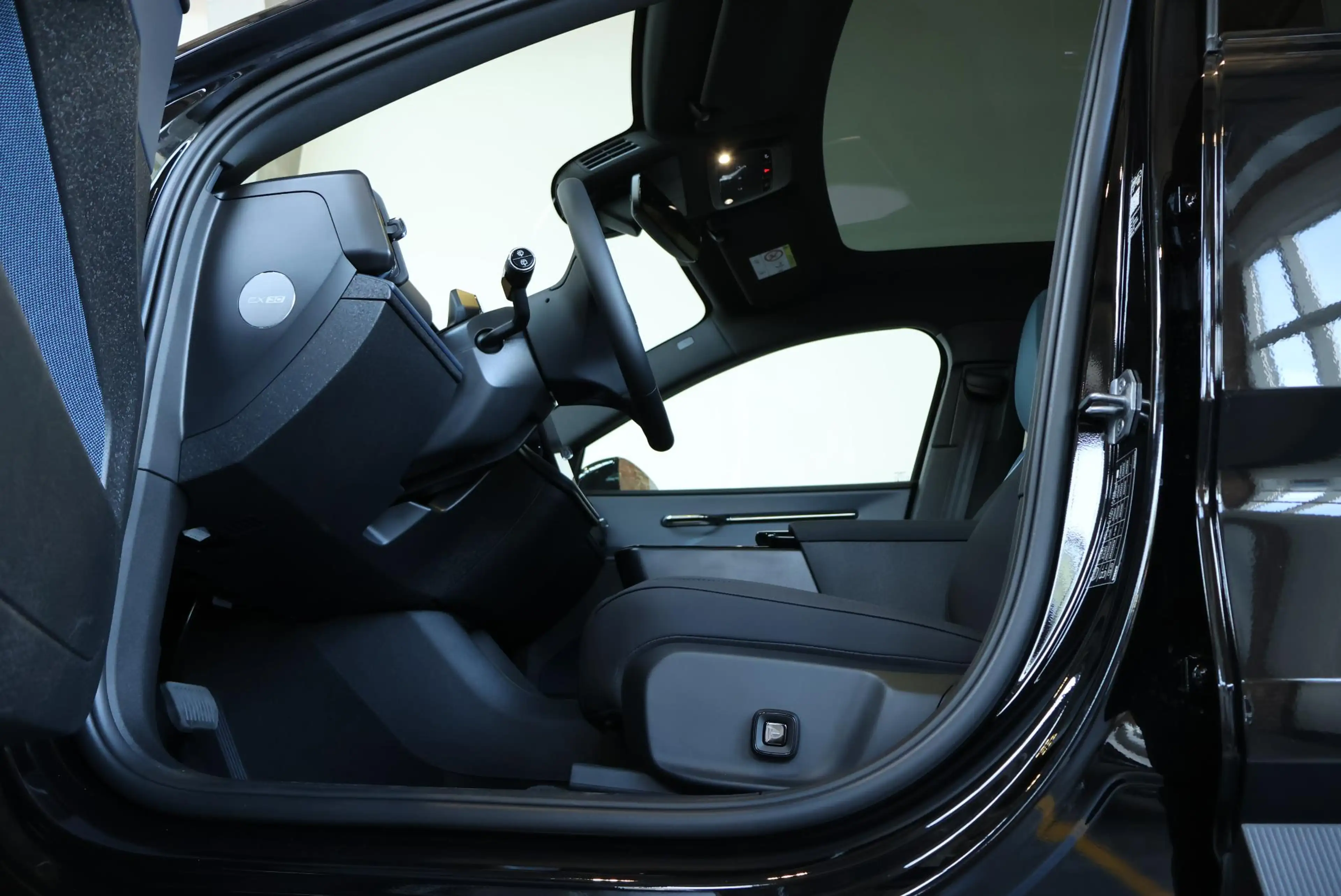 Volvo EX30 P5 Long Range Ultra Europa 69 kWh | Panoramadak | — photo 9