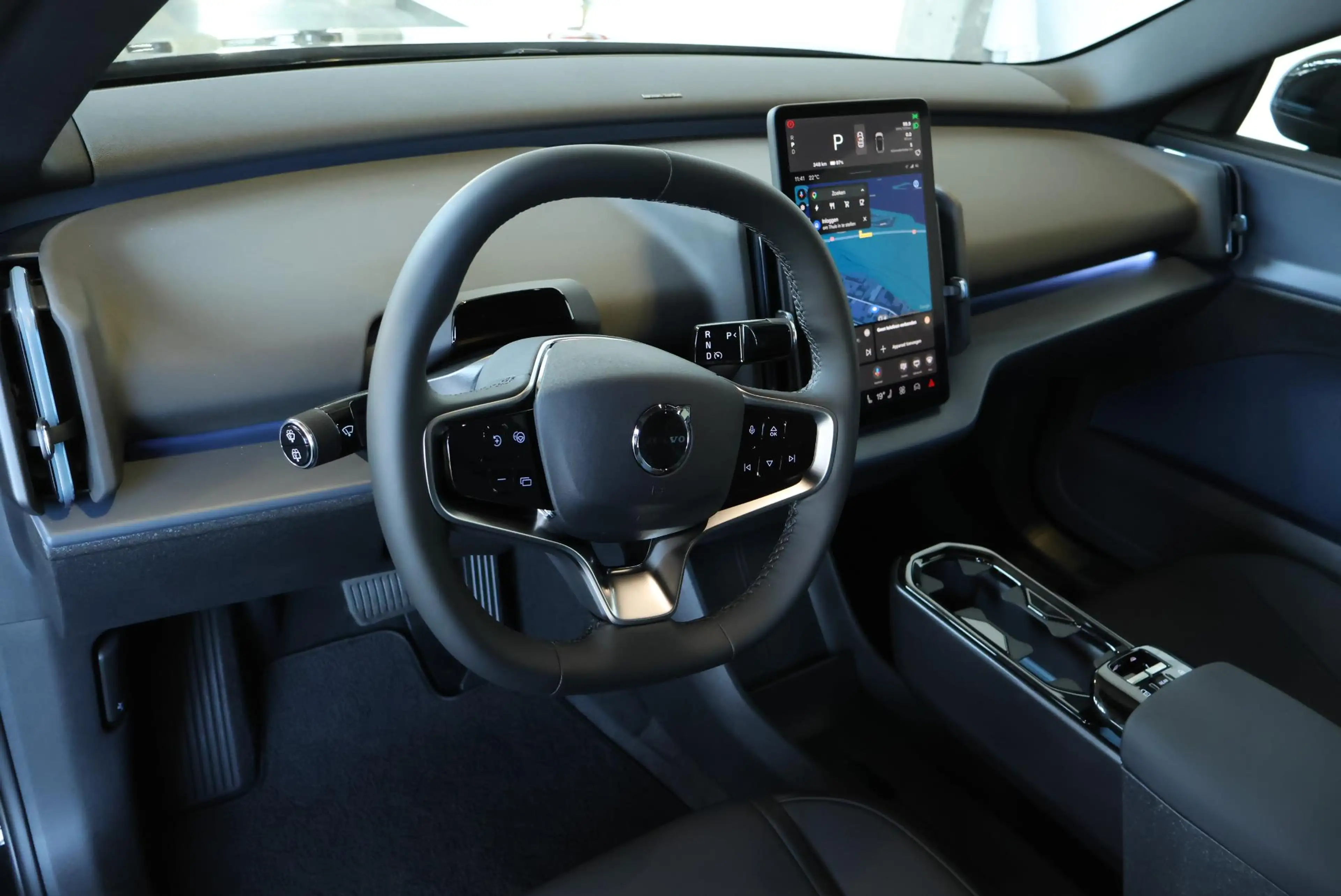 Volvo EX30 P5 Long Range Ultra Europa 69 kWh | Panoramadak | — photo 2