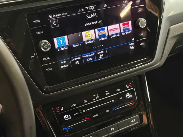 Volkswagen Touran view 22