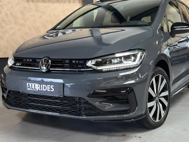 Volkswagen Touran view 2