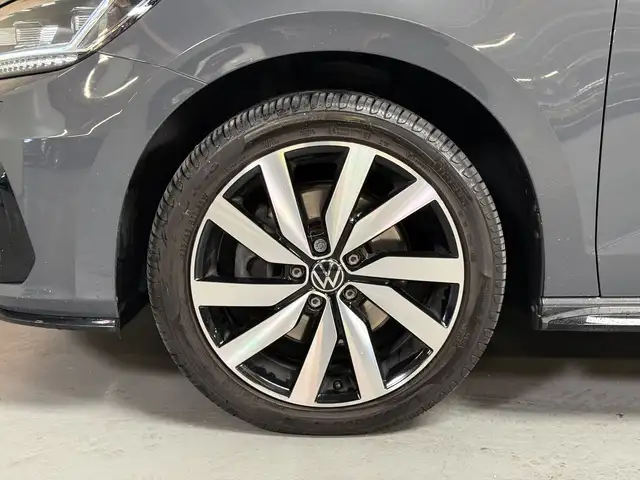 Volkswagen Touran view 5