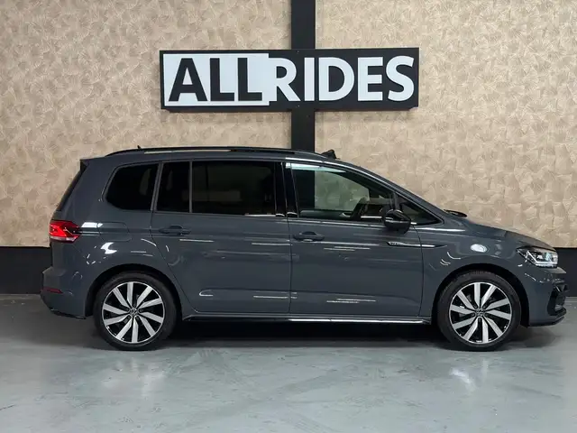 Volkswagen Touran view 10