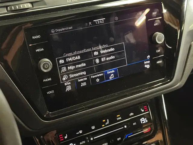 Volkswagen Touran view 28