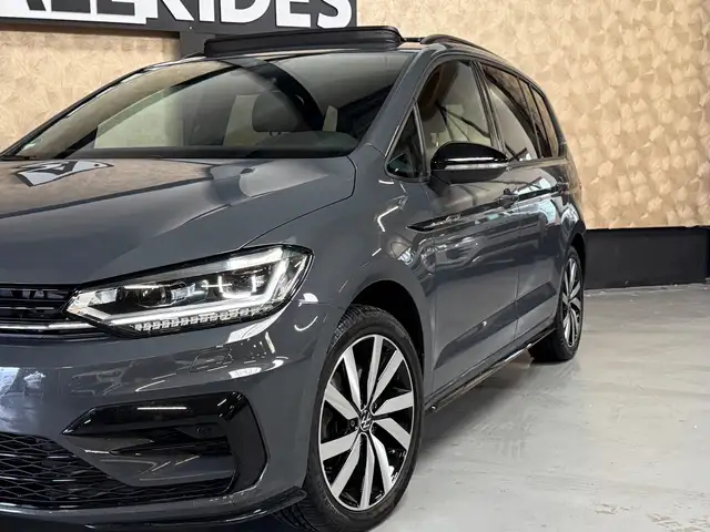 Volkswagen Touran view 4