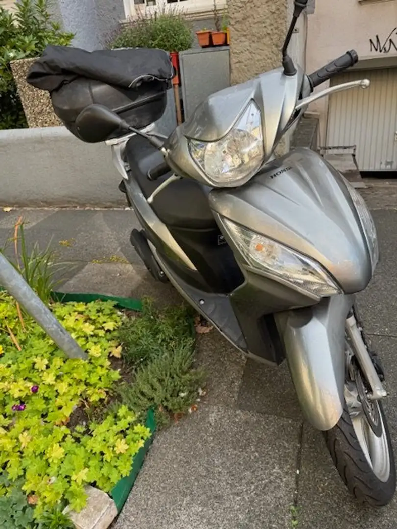 Honda Vision 110 Silver - 1
