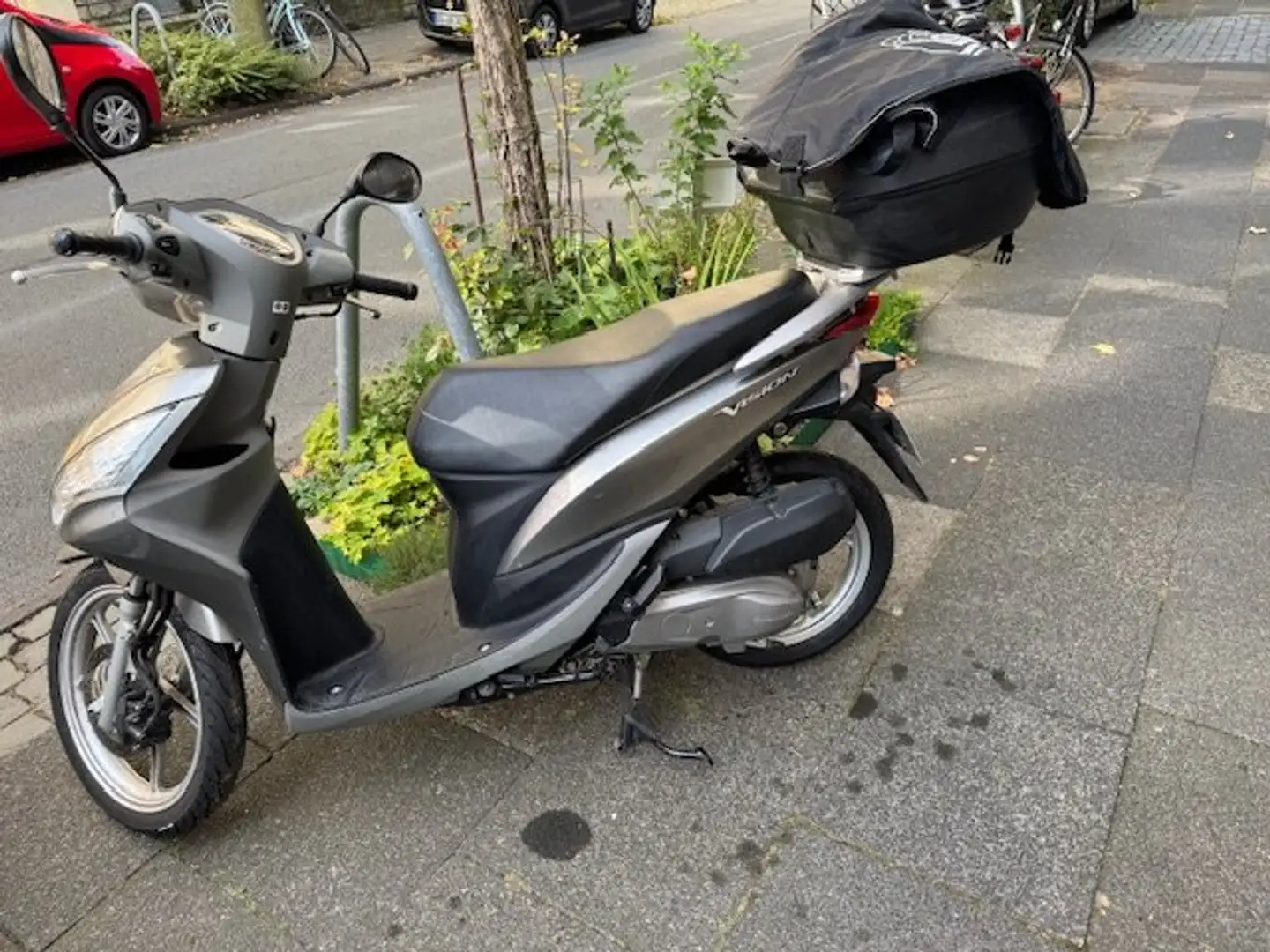 Honda Vision 110 Silver - 2