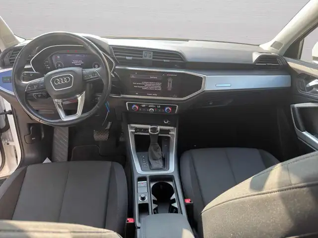 Audi Q3 view 11