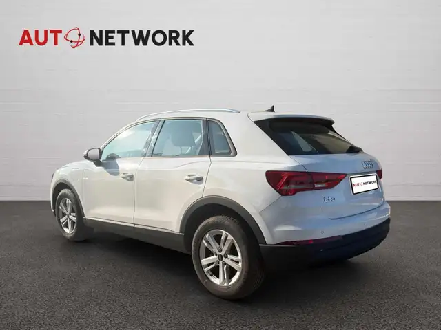 Audi Q3 view 4
