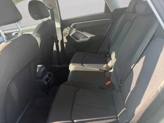 Audi Q3 view 10