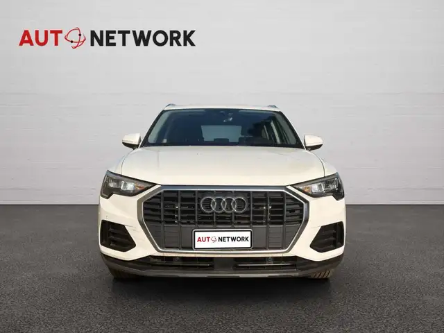 Audi Q3 view 5