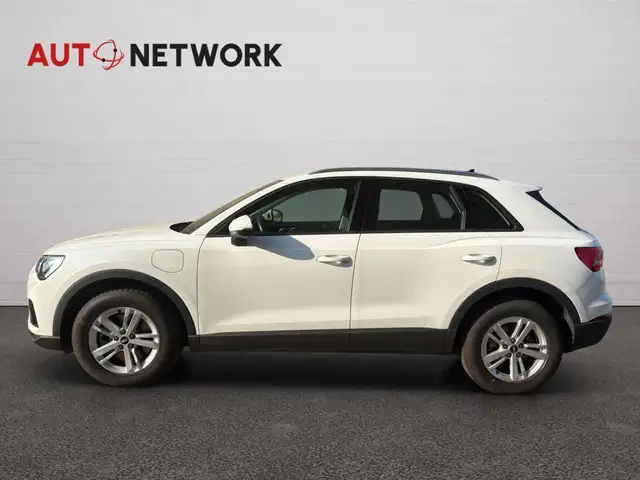 Audi Q3 view 7