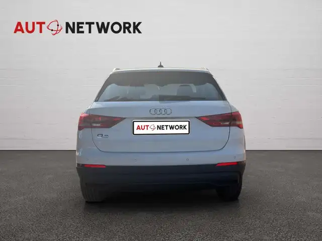Audi Q3 view 6