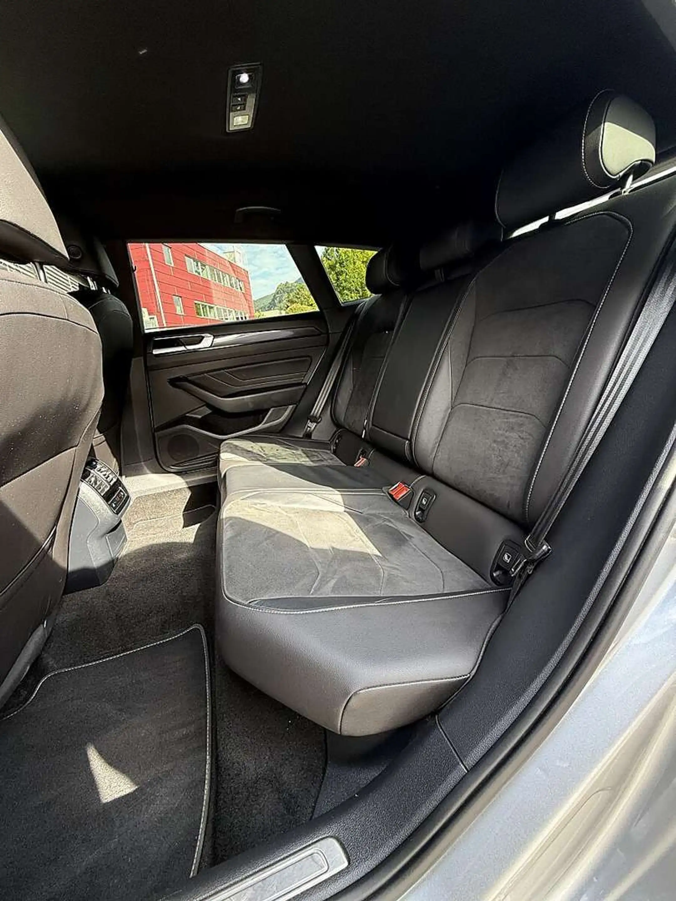 Volkswagen Arteon 2.0 TDI R-Line LED, Digital, Massage, ACC, Serv... — photo 11
