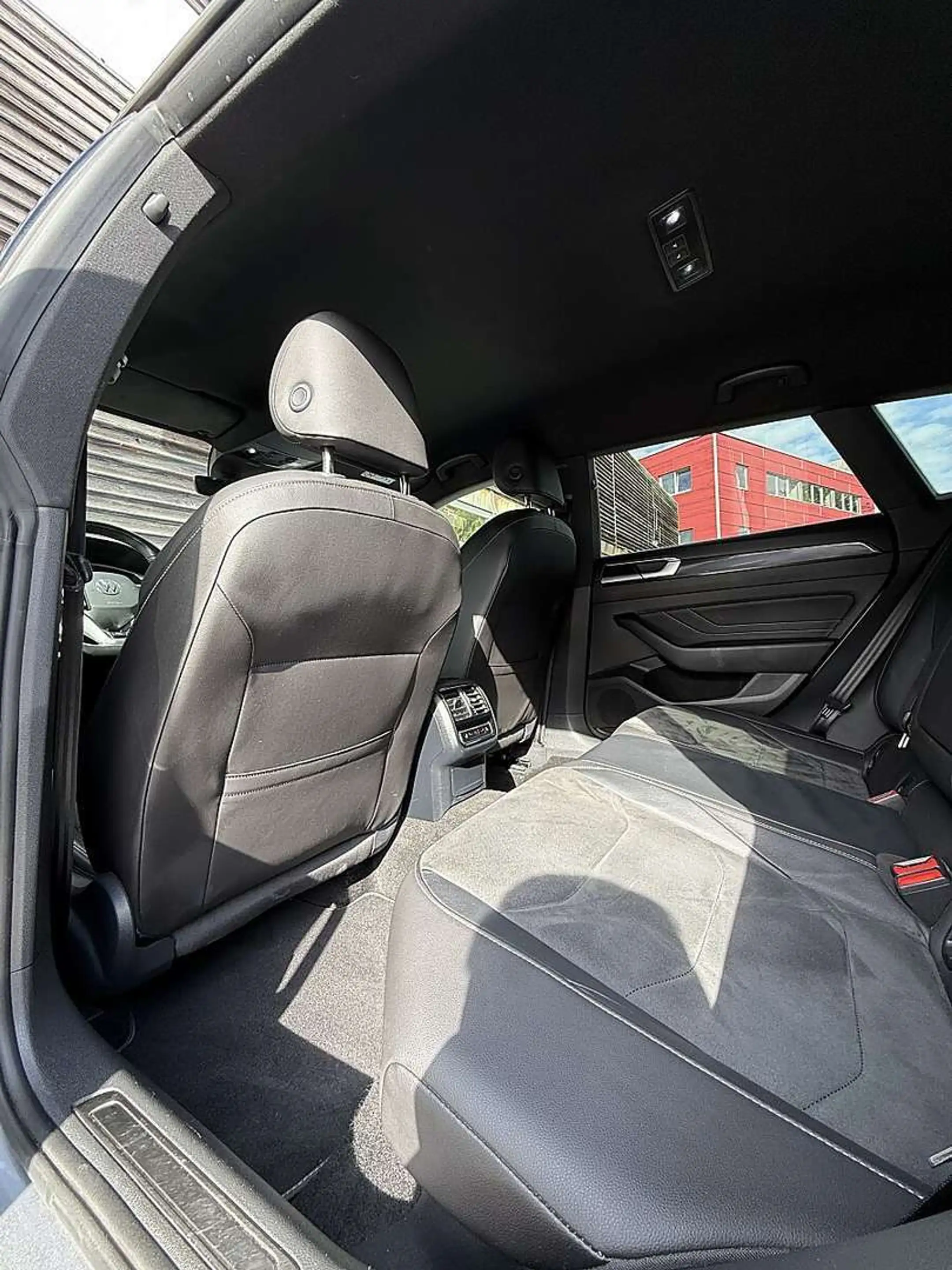 Volkswagen Arteon 2.0 TDI R-Line LED, Digital, Massage, ACC, Serv... — photo 12