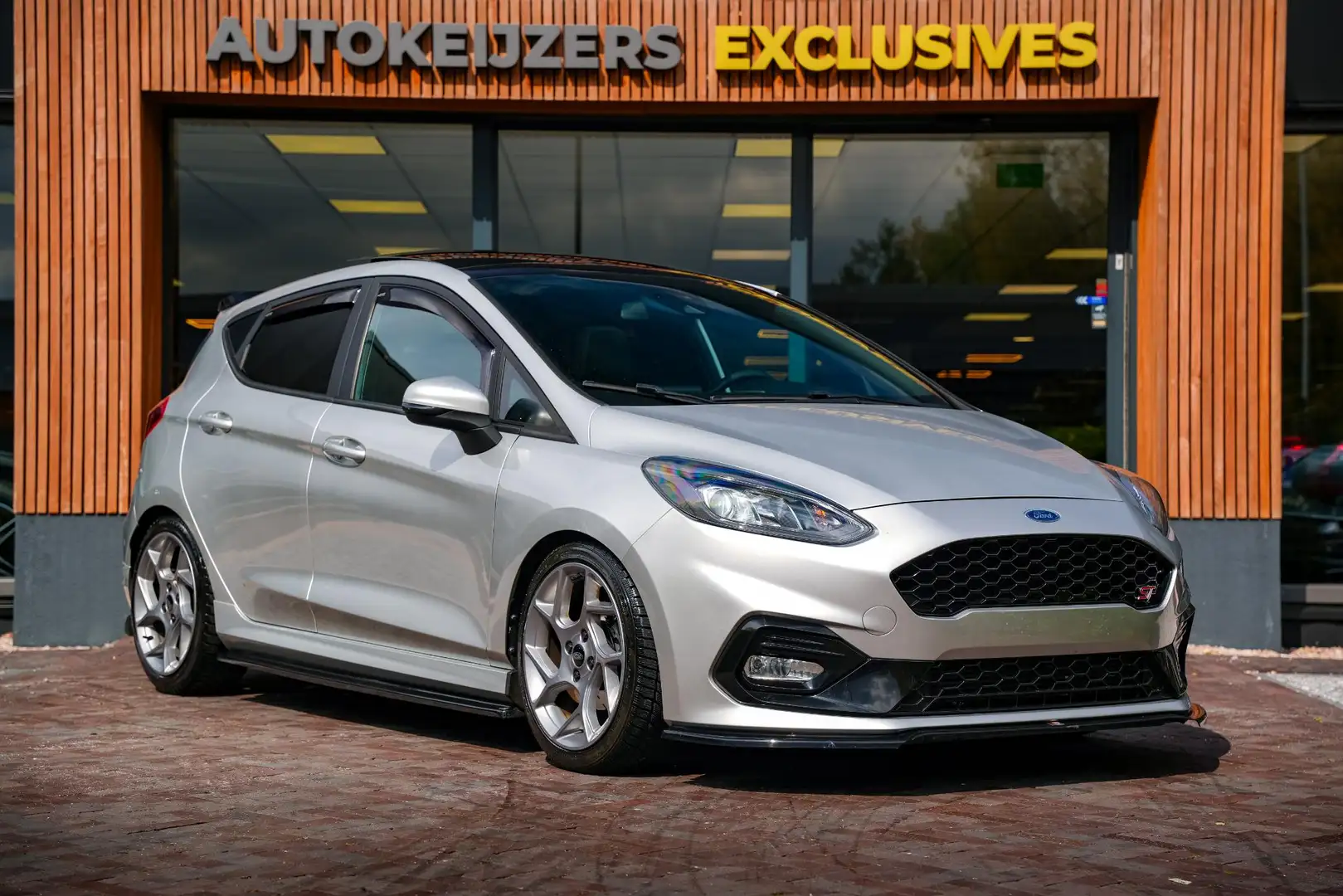 Ford Fiesta ST Panoramadak Recaro PDC Carplay Maxton Design LE Grijs - 1