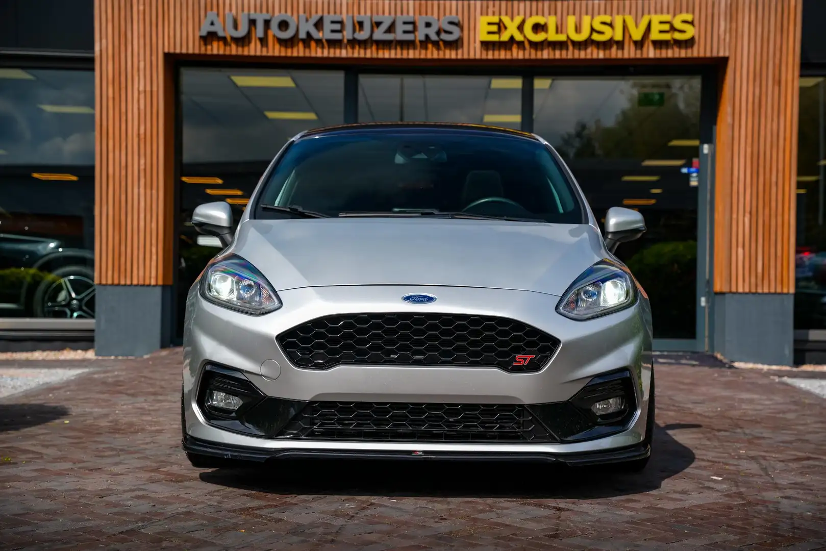 Ford Fiesta ST Panoramadak Recaro PDC Carplay Maxton Design LE Grijs - 2