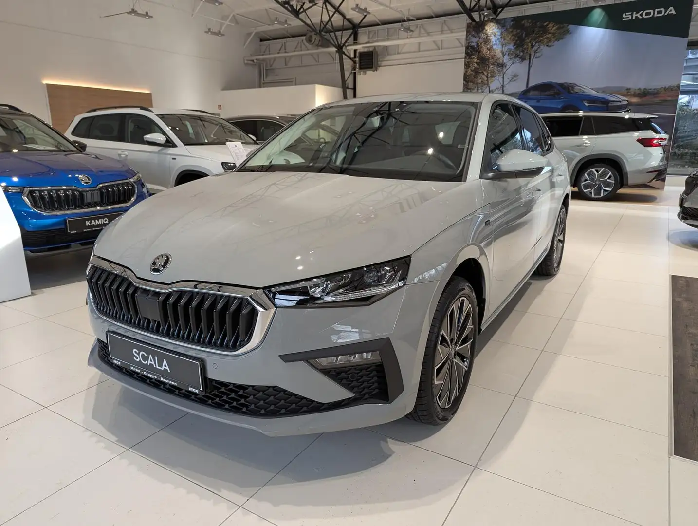 Skoda Scala 1.0 TSI Tour DSG Grijs - 2