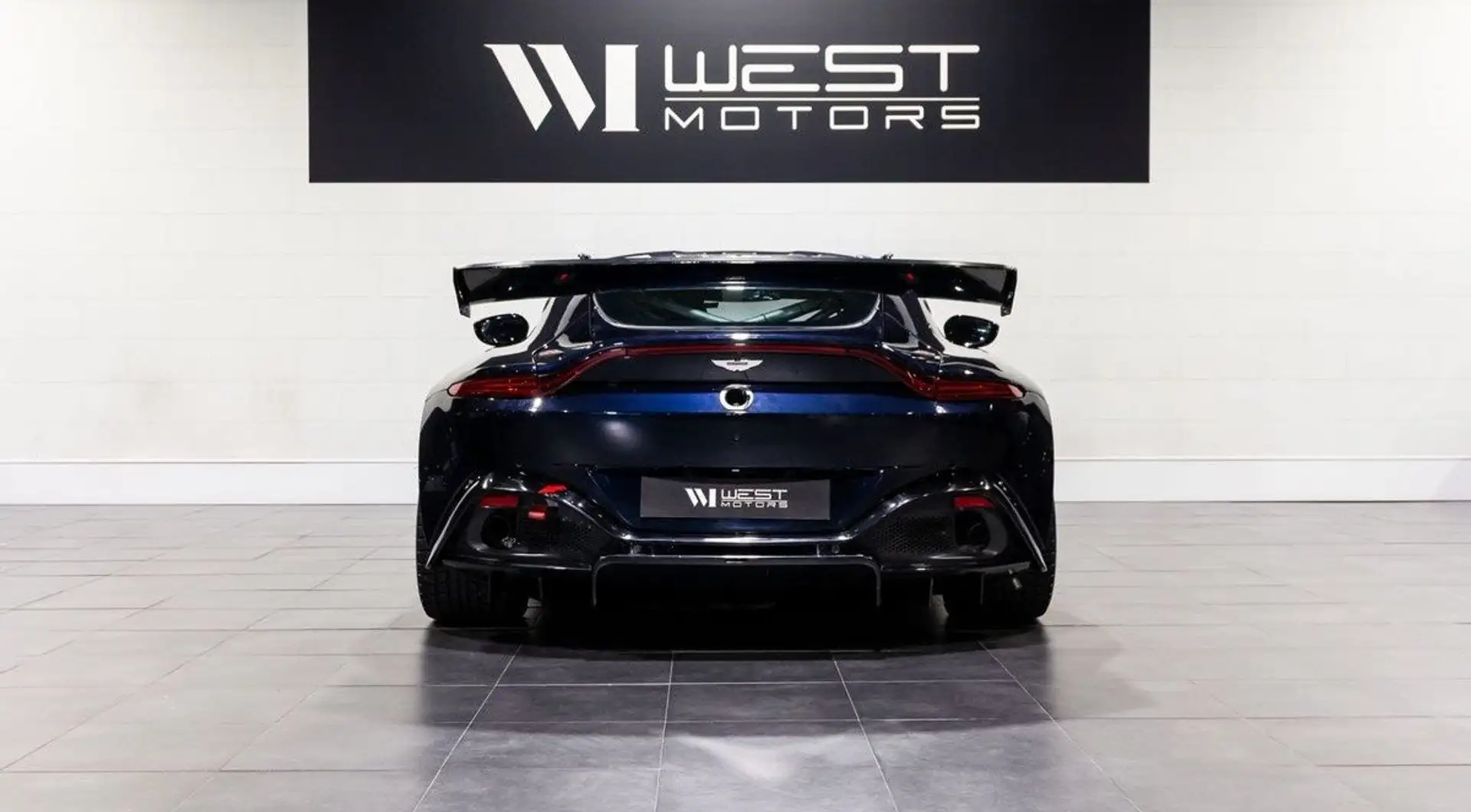 애스턴마틴 밴티지 V8 Coupe 2023 네이비 사진 4