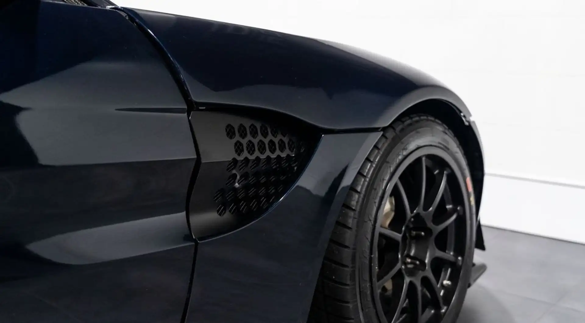 애스턴마틴 밴티지 V8 Coupe 2023 네이비 사진 6
