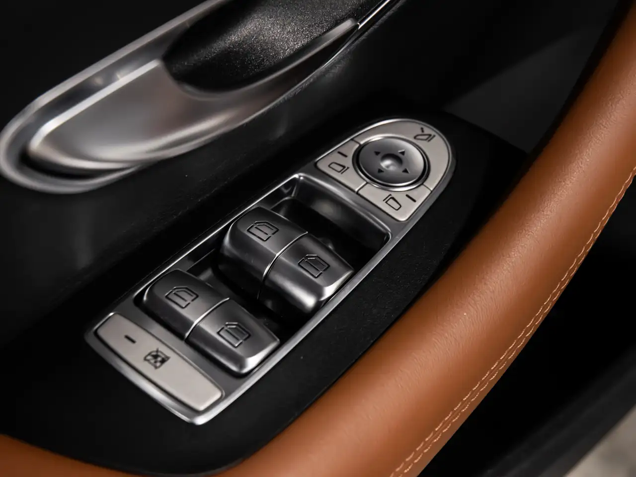 Mercedes-Benz E-Class снимка Mercedes-Benz E-Class